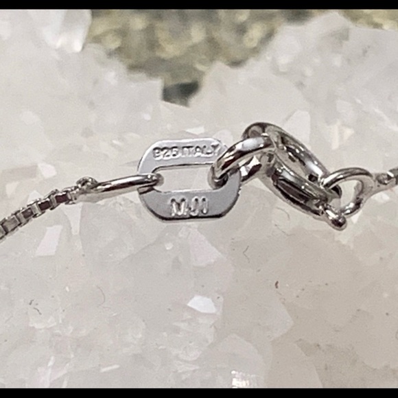 Solitaire Sterling Silver Crystal pendant with 925 Silver Italy chain. - Picture 5 of 6